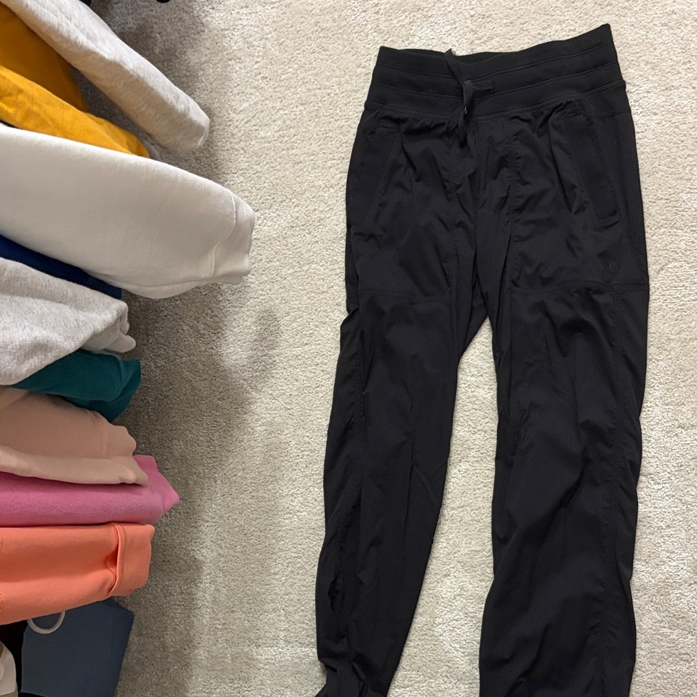 dance studio, Lululemon pants short**